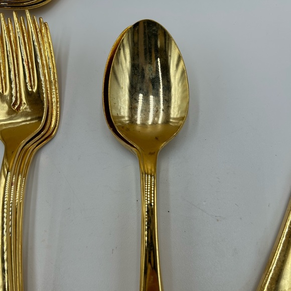 Holiday Christmas Gold Holly Flatware Christmas Dining Set For 4